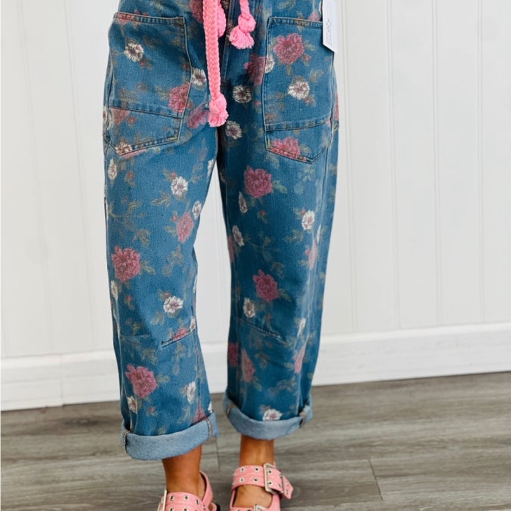 Eesome Floral Cropped Pants - Blue and Pink